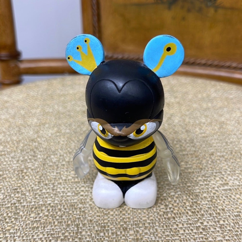 EUC Vinylmation Urban Series 6 “Queen Bee”